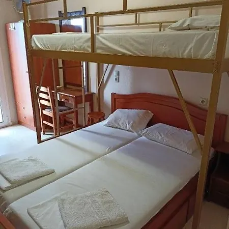 Constantinos Budget Beds خانيا