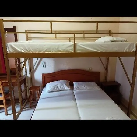 Constantinos Budget Beds بيت شباب